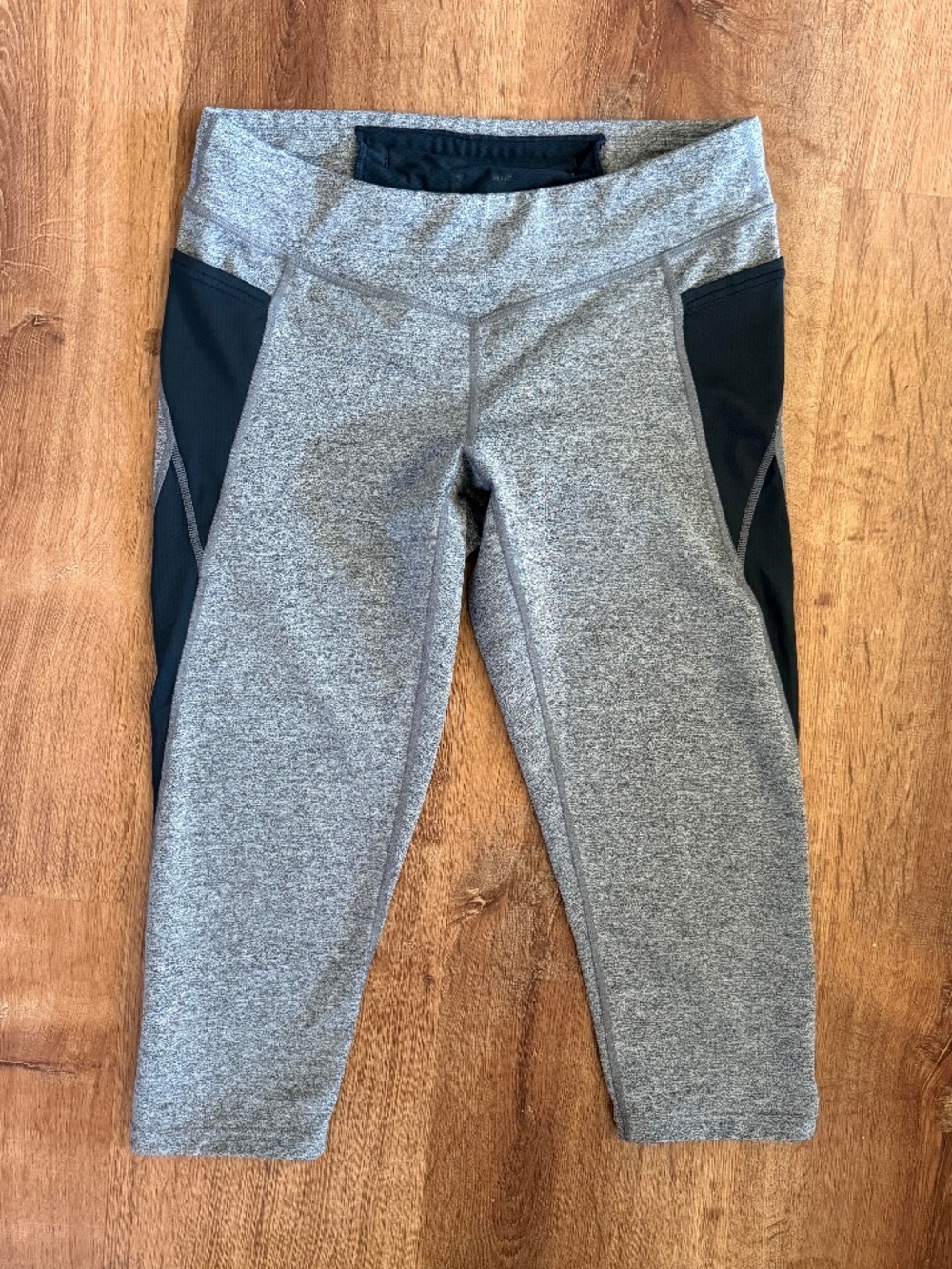 Lucy Activewear Leggings Gray Cropped Capri Athletic Yoga Gym Pockets Medium M